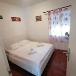 Radmila * אומאג